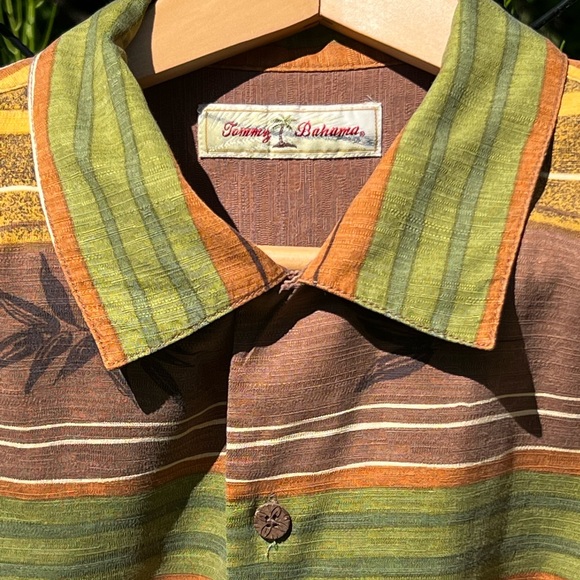 Tommy Bahama Hawaiian Print Button Up Silk Shirt Size Medium - Picture 5 of 8